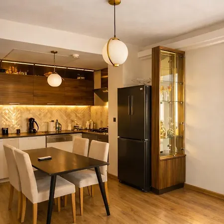 Sky Comfort, Parking, & Fitness, Airport Apartman