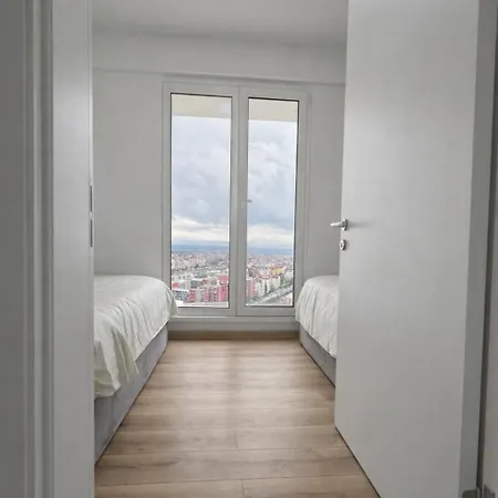 Sky Comfort, Parking, & Fitness, Airport Apartman